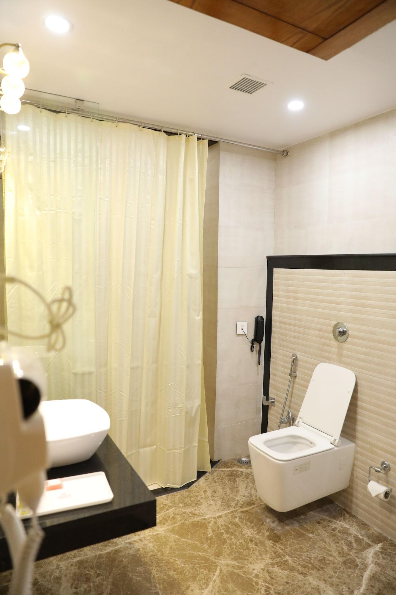 Hotel Tridev Варанаси Екстериор снимка