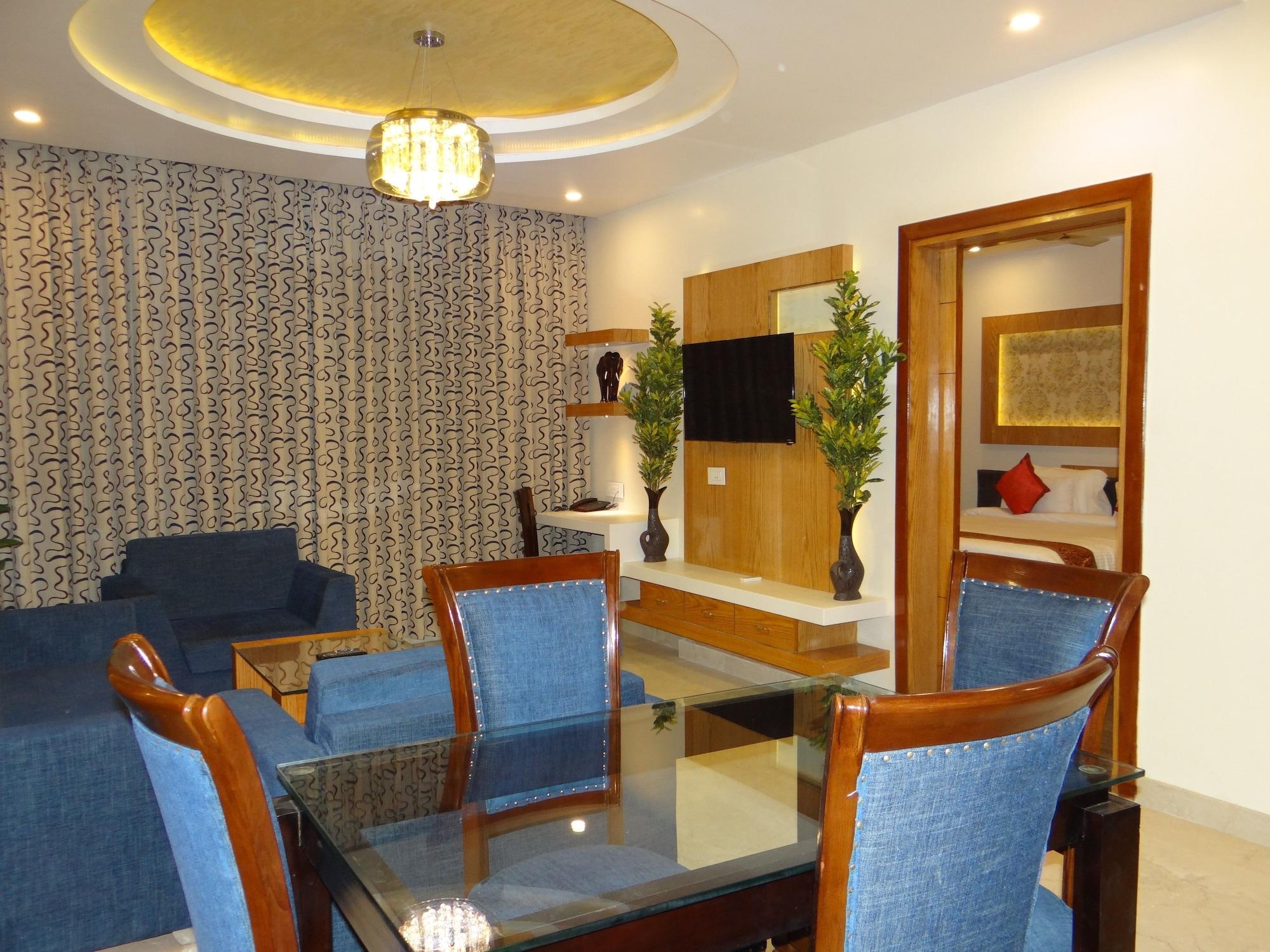 Hotel Tridev Варанаси Екстериор снимка