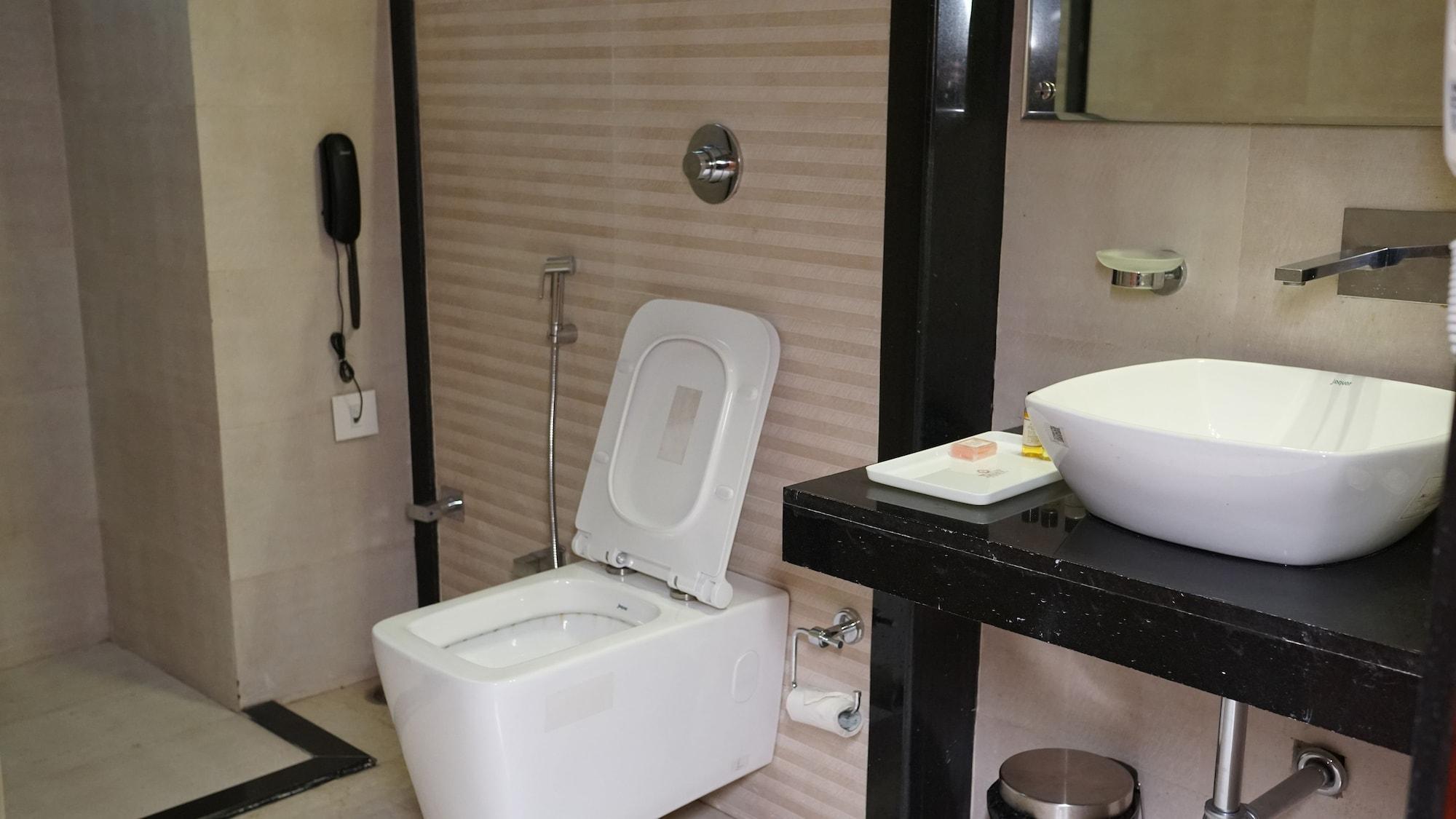 Hotel Tridev Варанаси Екстериор снимка