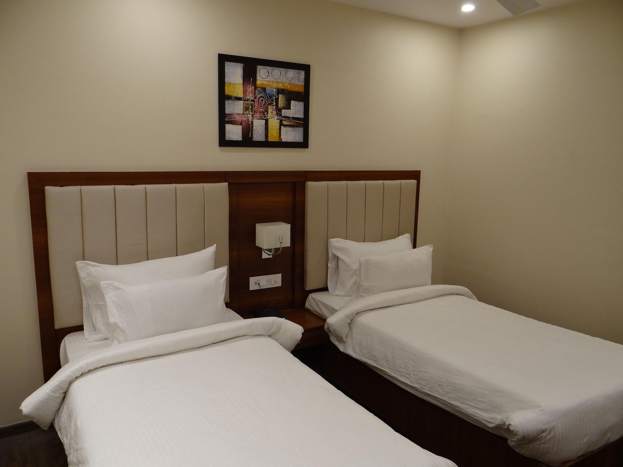 Hotel Tridev Варанаси Екстериор снимка