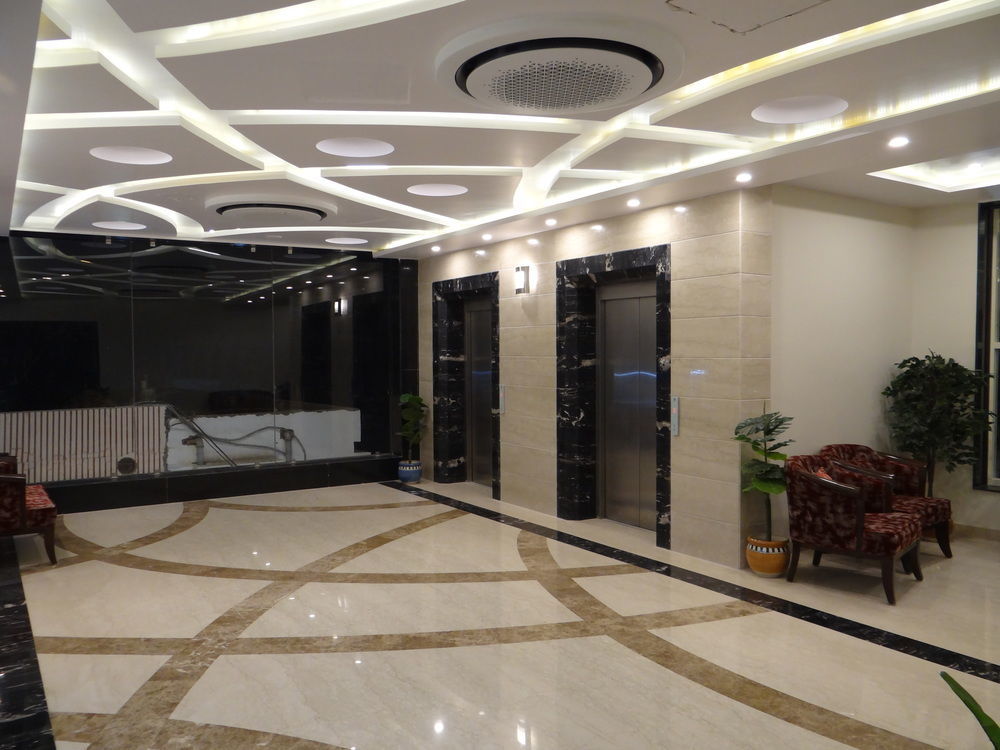Hotel Tridev Варанаси Екстериор снимка